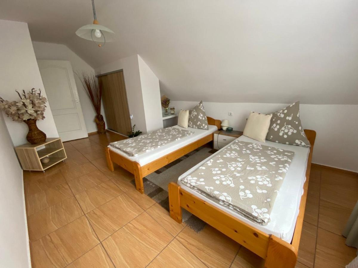 Munkacsy Apartmanok Balatonfenyves Exterior photo